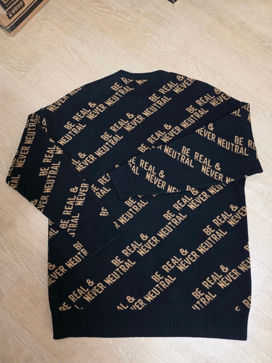 자라 텍스트 자카드 라운드넥 니트 상품이미지6