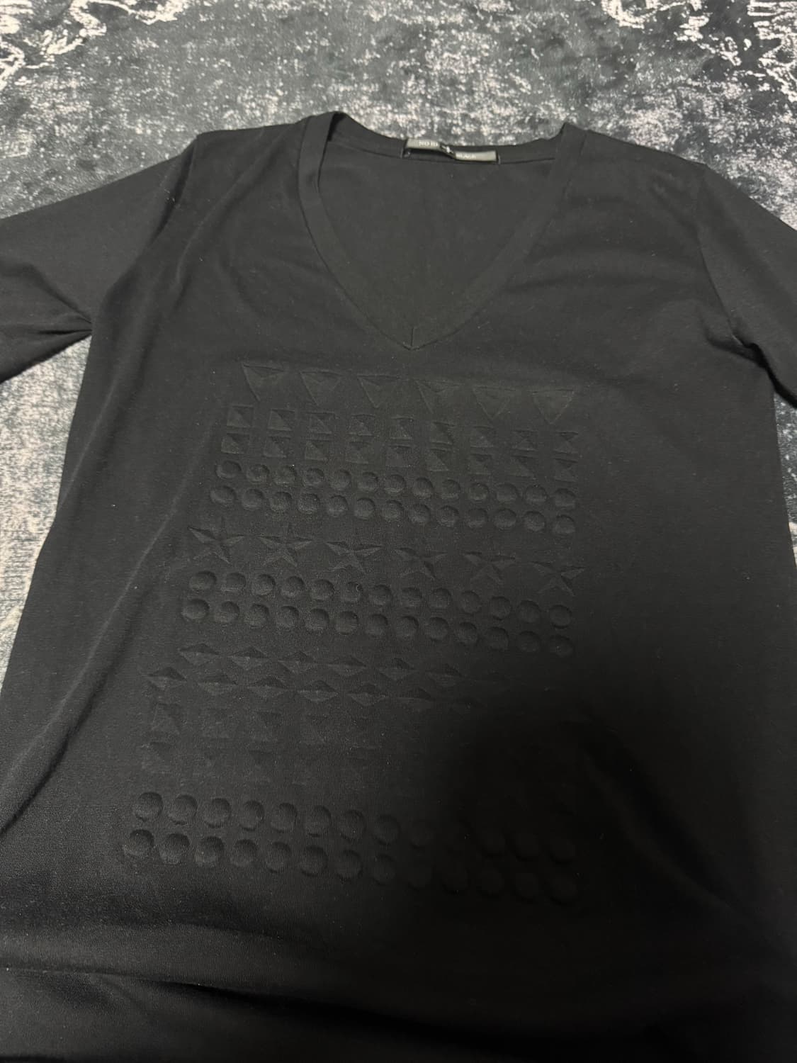 No Id Black Embossed T-Shirt 상품이미지2