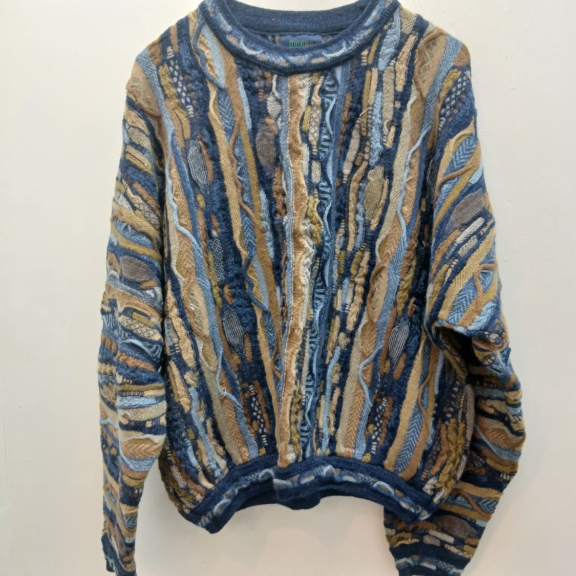 쿠지 LIMNOS 빈티지 3D 케이블 니트 상품이미지1