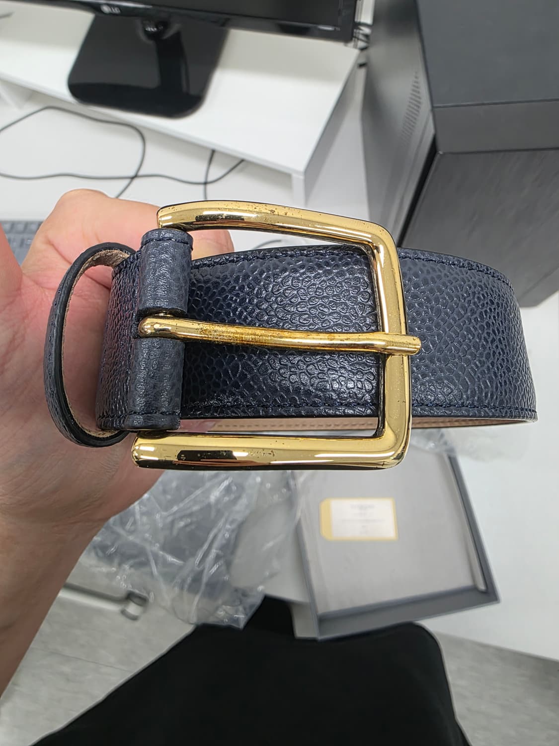 톰브라운 23SS MCX049B 00198 415

벨트 상품이미지4