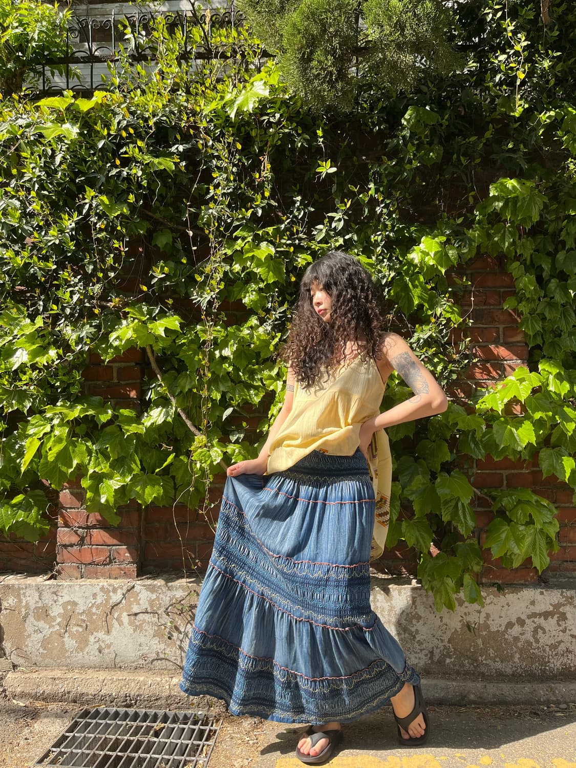 에스닉 자수 포인트 데님 롱 스커트 상품이미지2