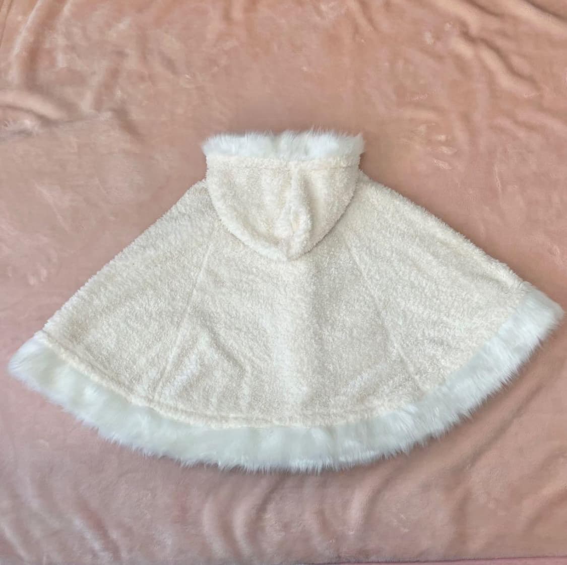 리즈리사 퍼 후드 폼폼이 리본 케이프 판초 코트 상품이미지3