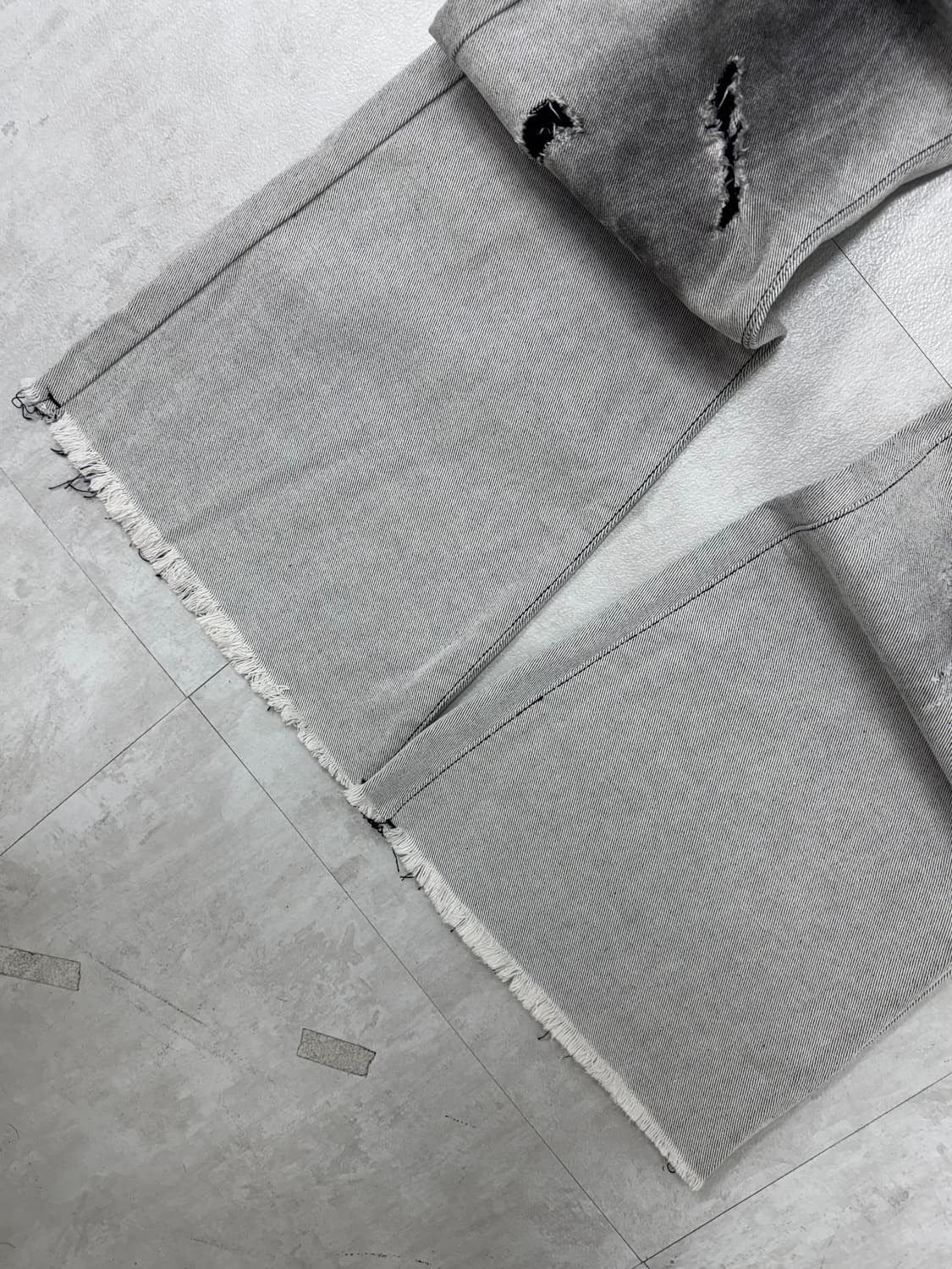 •Autumn Wind 더티 워싱 디스트로이드 데님 부츠컷 팬츠 상품이미지3