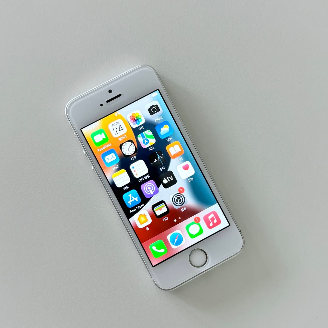 아이폰 SE 실버 128GB (해외판) 판매합니다 배티리100 상품이미지2