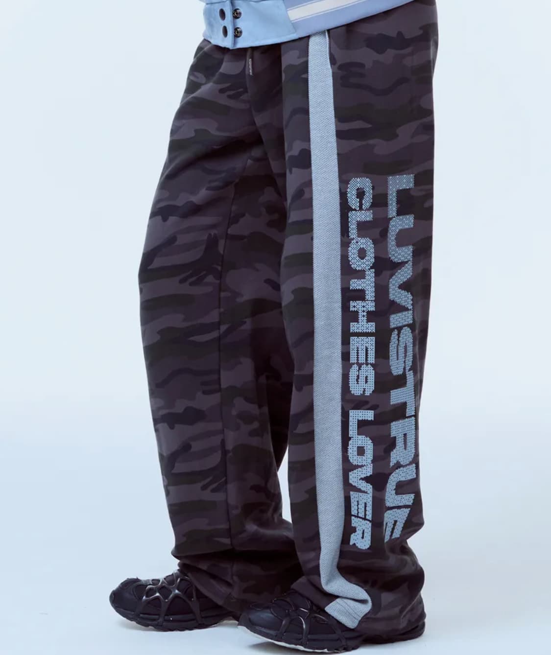 러브이즈트루 카모 트레이닝 팬츠 판매 상품이미지1