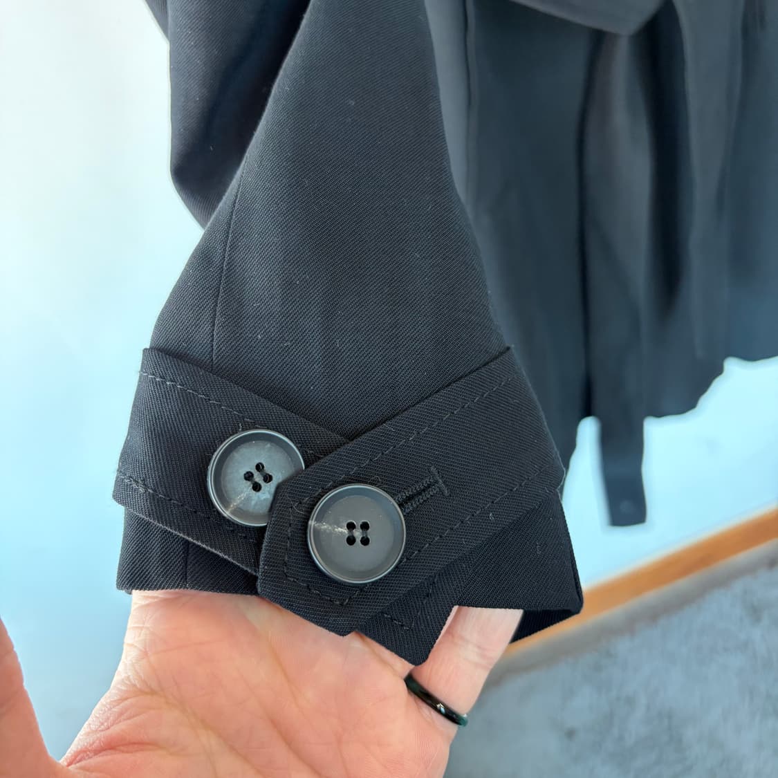 cc콜렉트 블랙 더블 트렌치코트 상품이미지3