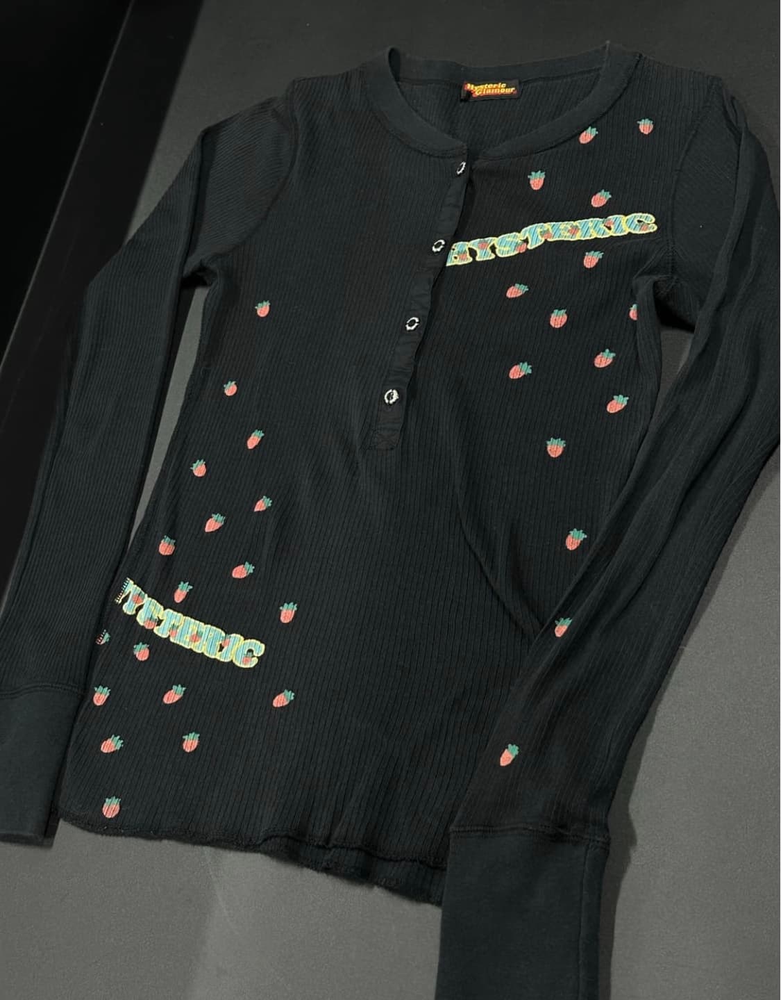 히스테릭 글래머 딸기 롱슬리브 판매합니당! 상품이미지2