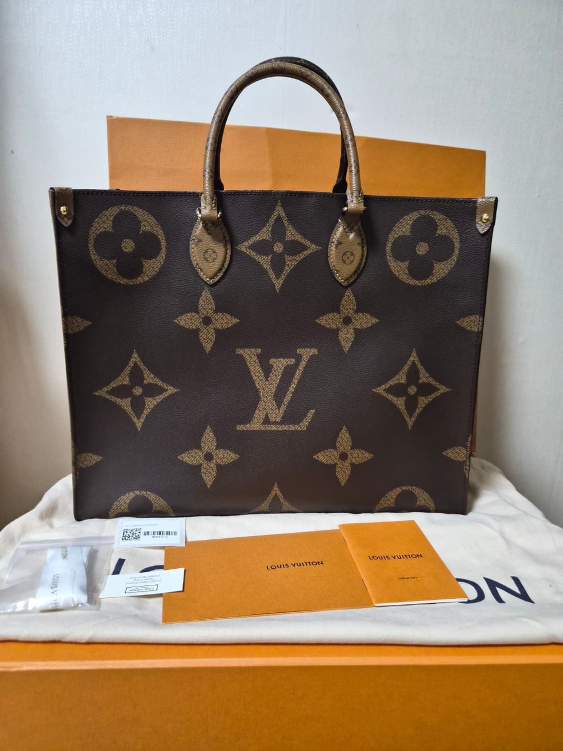 루이비통 온더고GM 토트백  상품이미지1