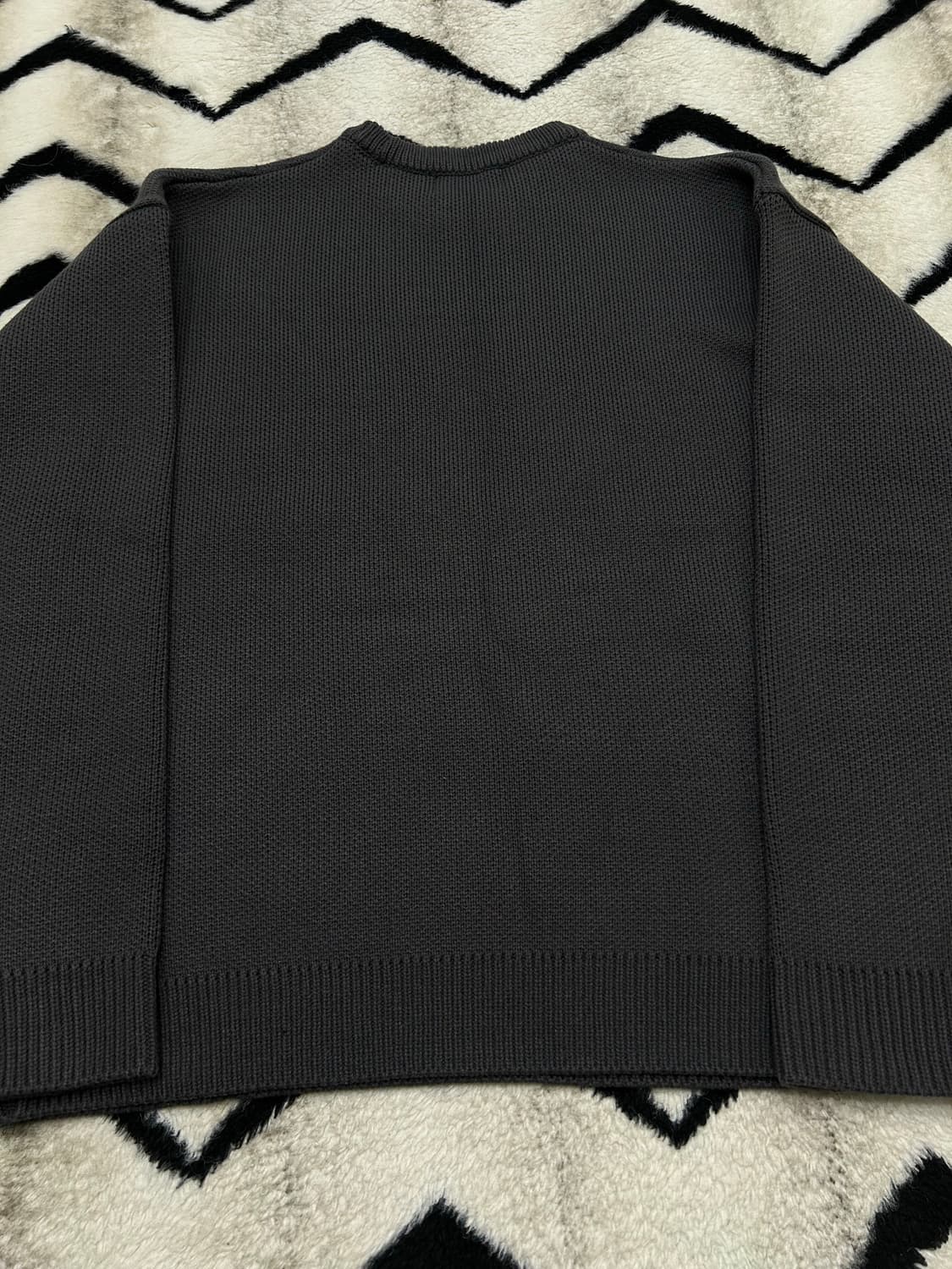 [L]크리틱 스카웃보이 오버핏 헤비 니트/챠콜 상품이미지4