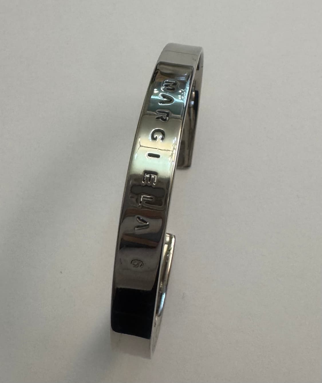 masion margiela 6 로고 넘버 커프 브레슬릿 상품이미지1