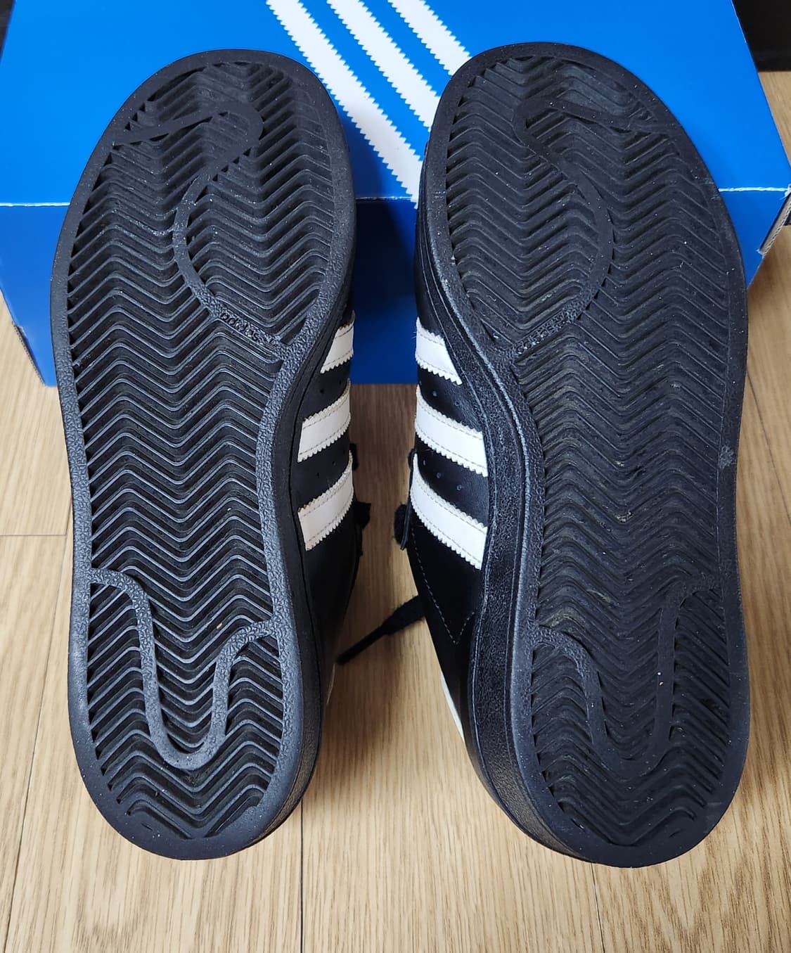 adidas 아디다스 슈퍼스타 블랙 & 화이트 
스니커즈, 운동화 230 상품이미지7