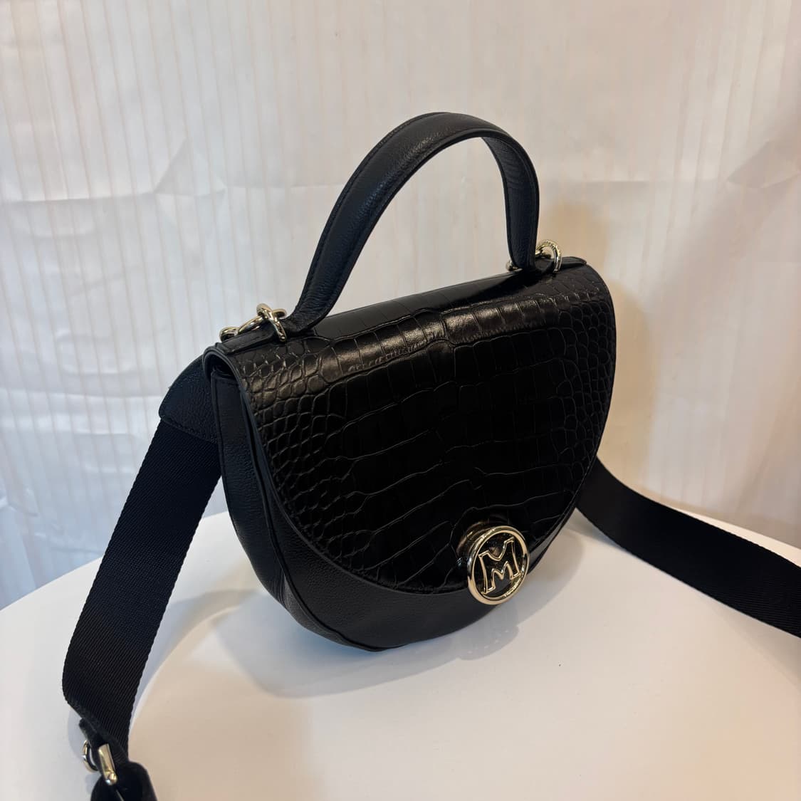 정품 메트로시티 크라운엠보 원핸들 크로스백   상품이미지4