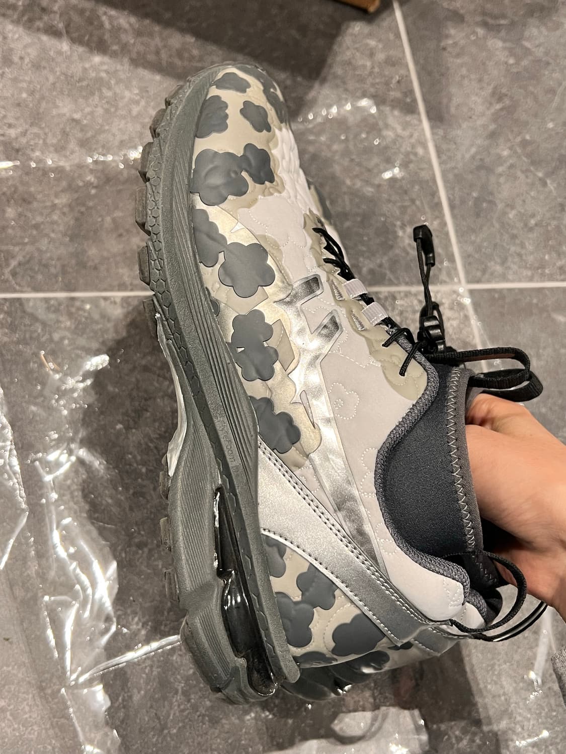 세실리아반센 아식스 젤 터레인 MT 퓨어 실버 상품이미지2