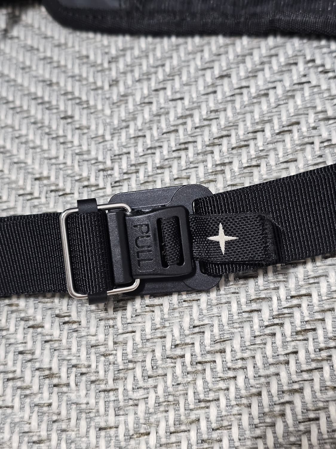 스톤아일랜드 립스탁 리플렉티브 바디백 상품이미지5