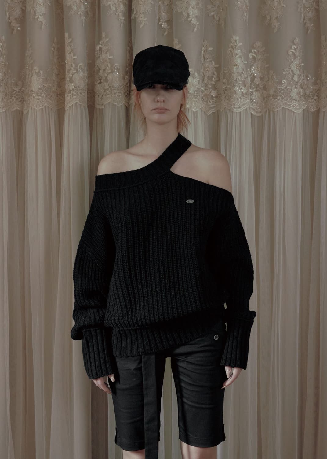 보헤미안서울 컷아웃 니트 블랙 상품이미지1