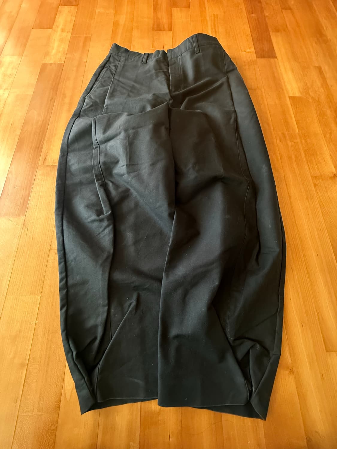 아모멘토 턱 팬츠 상품이미지1