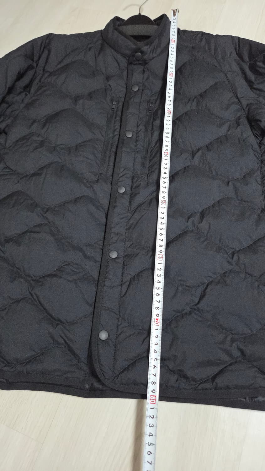 유니클로 화이트마운티니어링 경량 패딩 하이브리드 상품이미지7