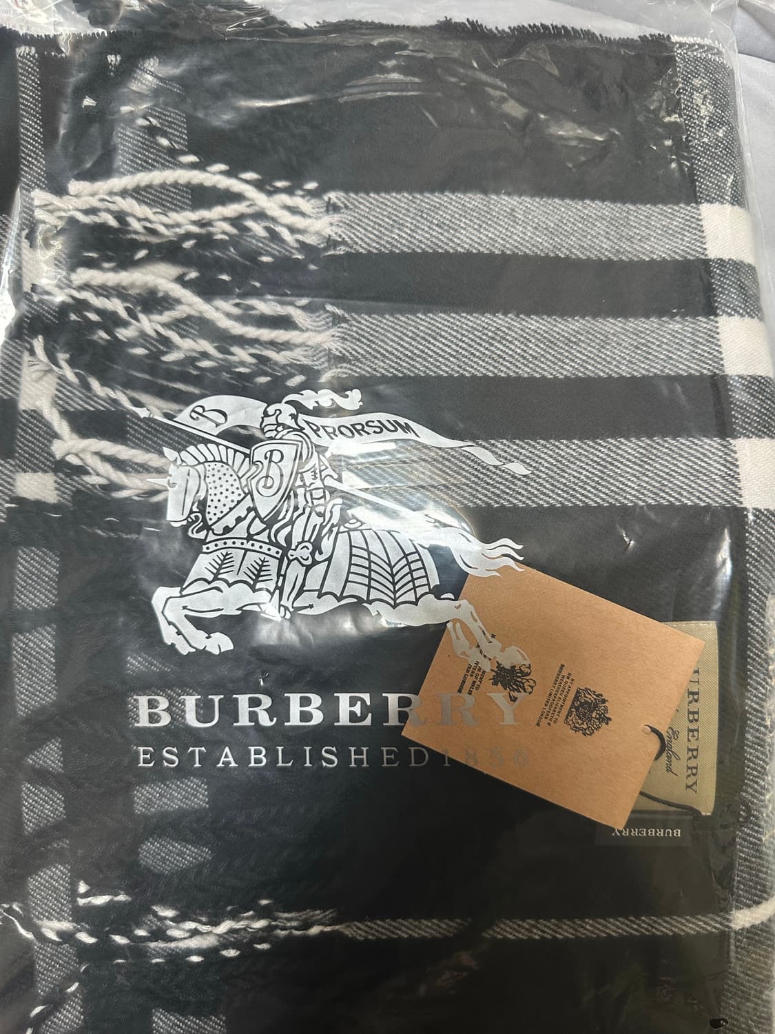 버버리 블랙/화이트 체크 캐시미어머플러 상품이미지6