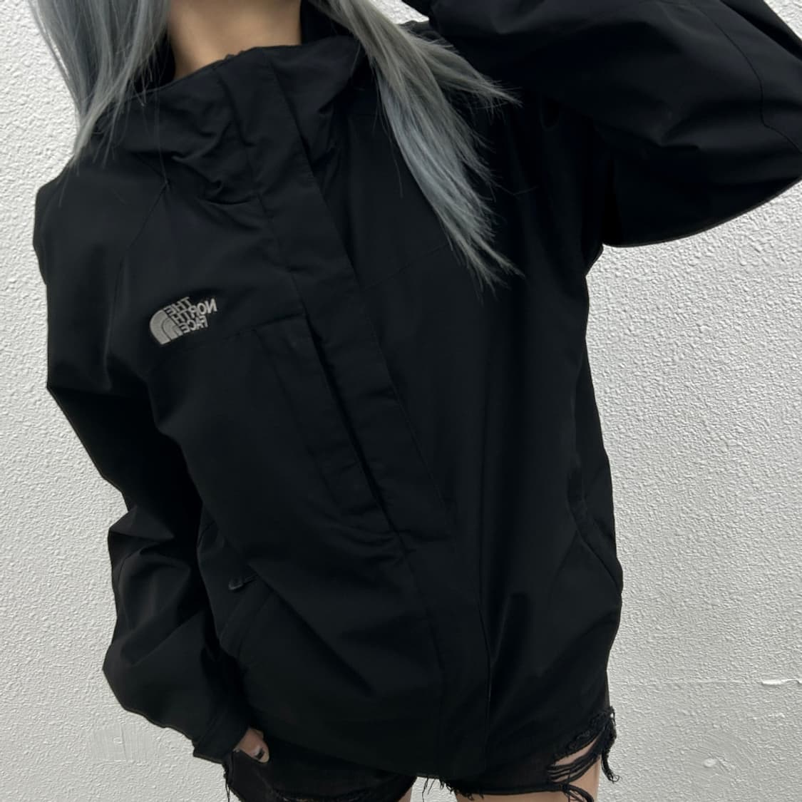노스페이스 로고 블랙 바람막이 100 상품이미지1