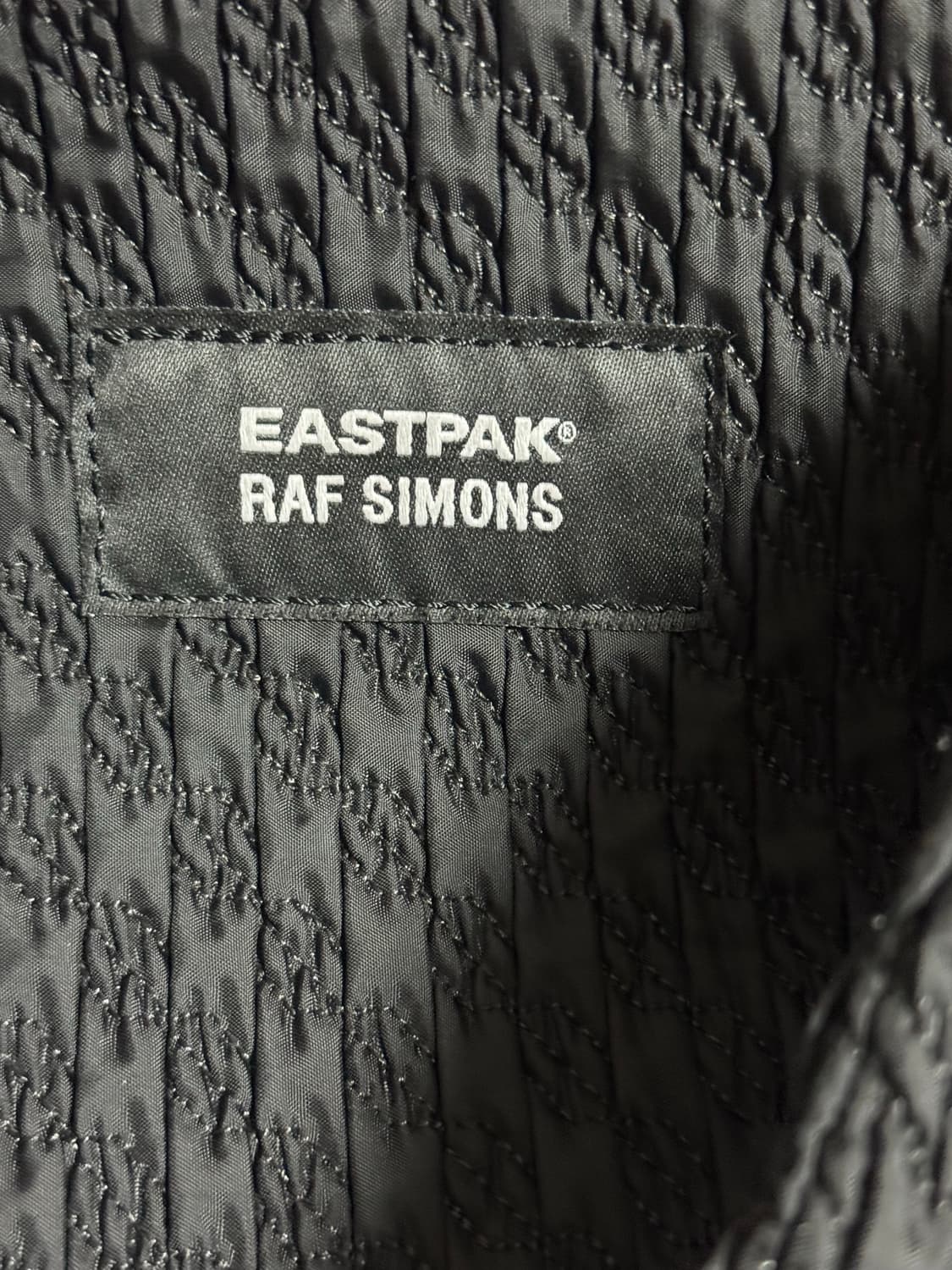 라프시몬스 이스트팩 패디드 루프링 백팩 상품이미지2