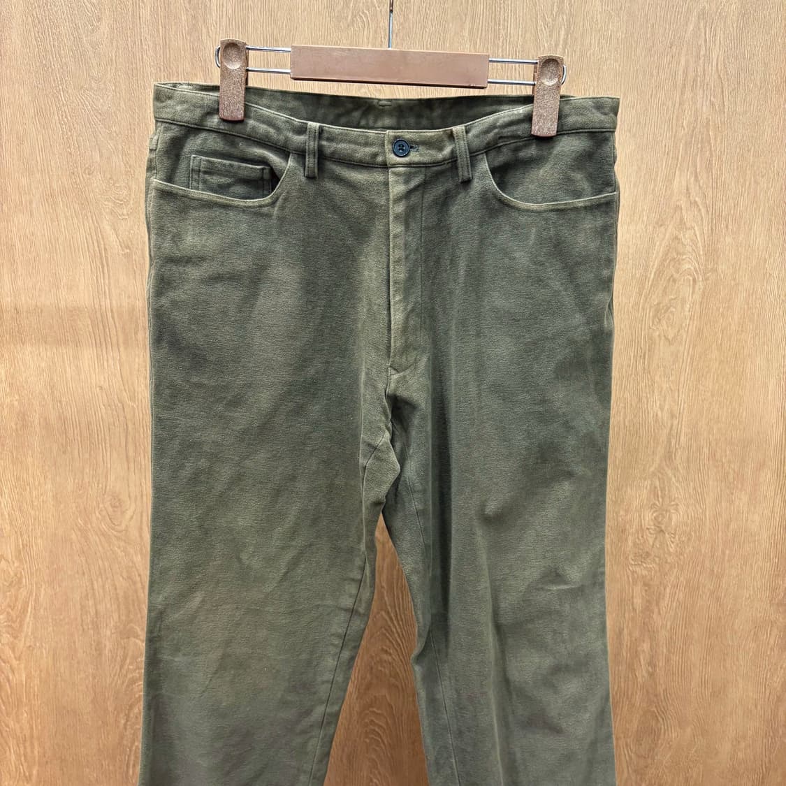 버버리 블랙 라벨 코튼 스트레치 팬츠 단색 무지 디자인 탭 디테일 카키 상품이미지4