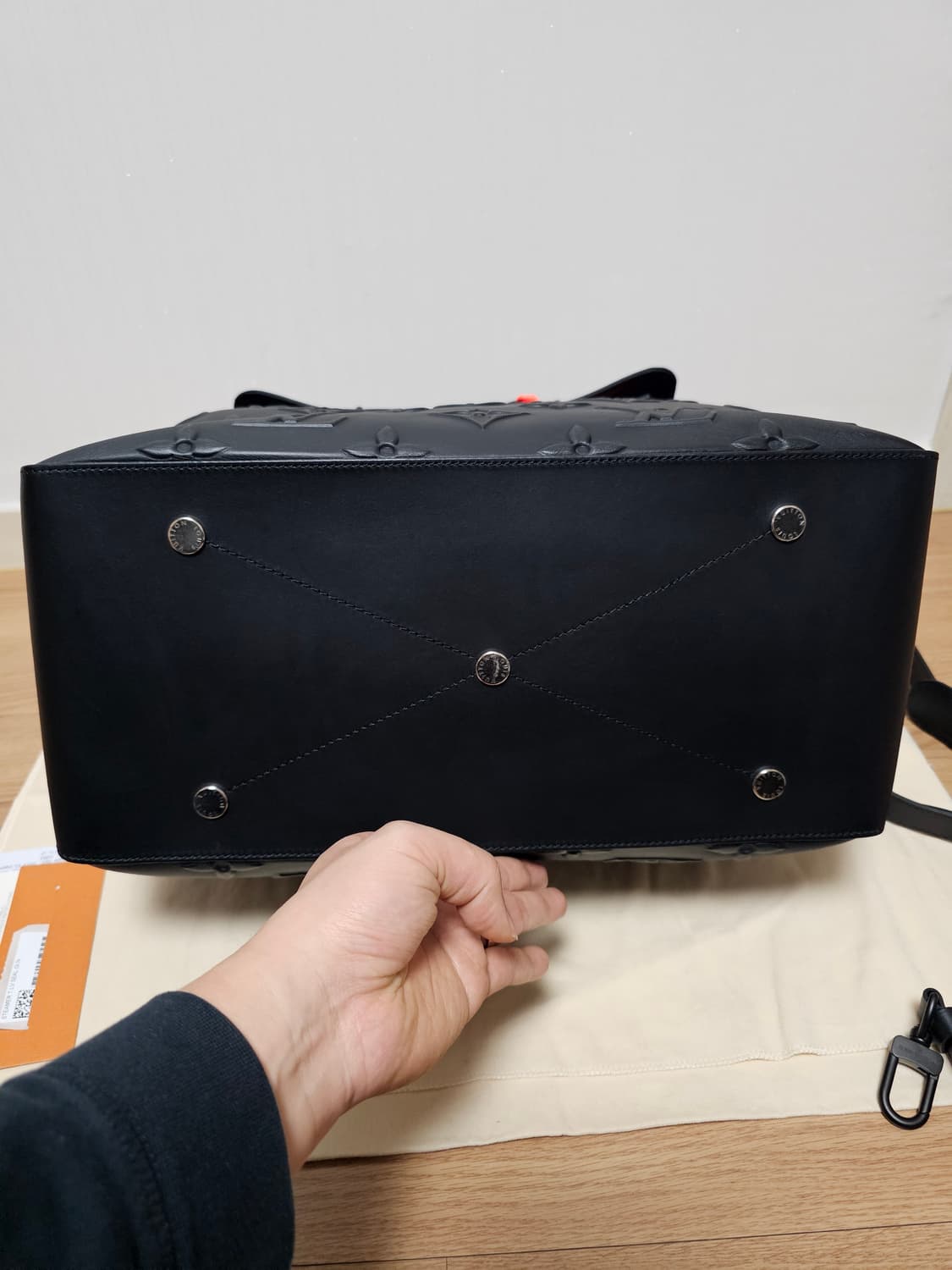 루이비통 버질아블로 엠보싱 입체 키폴 토트백 주황체인 (새상품) 상품이미지5