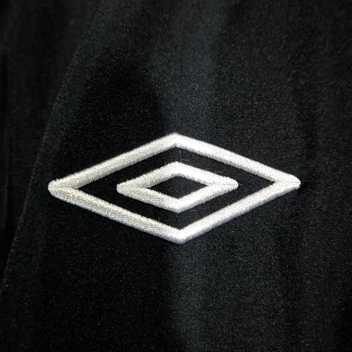 엄브로 자수로고 바람막이 상품이미지3