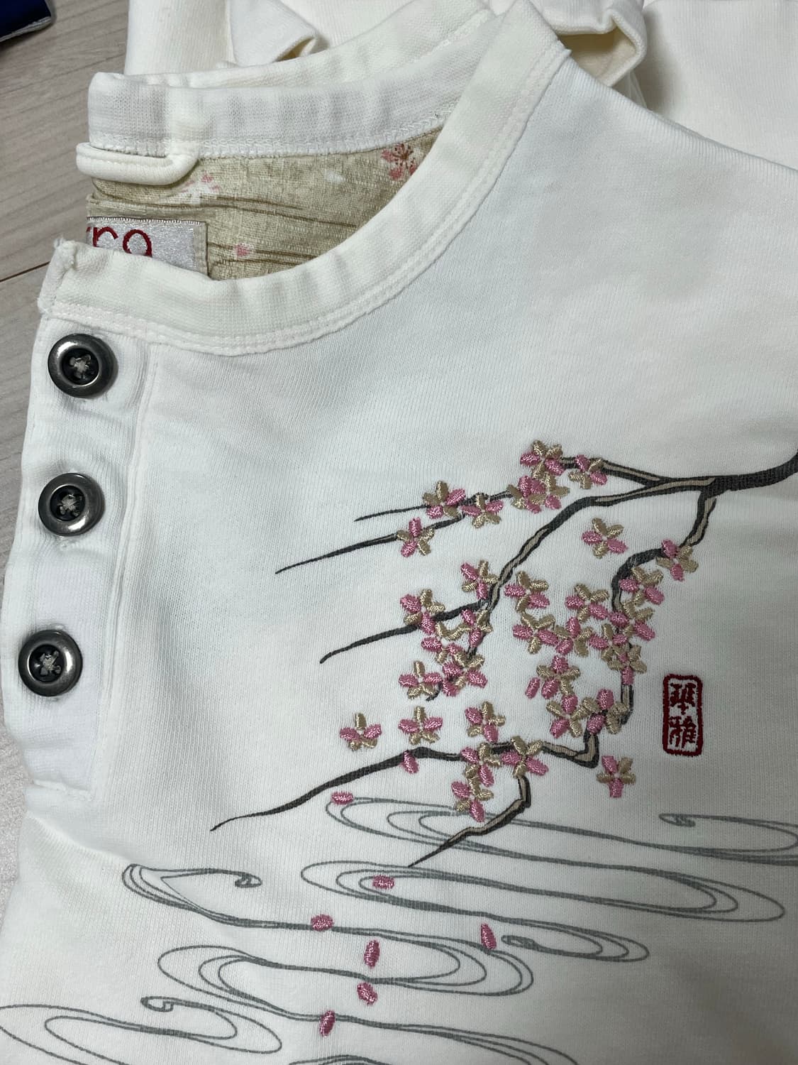 빈티지 자수 버튼넥 티셔츠 상품이미지2