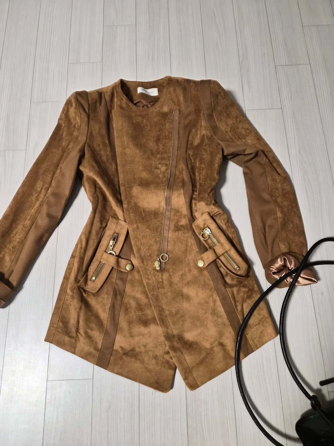 노카라 스웨이드 비대칭 지퍼 자켓 / 카멜 브라운 상품이미지2