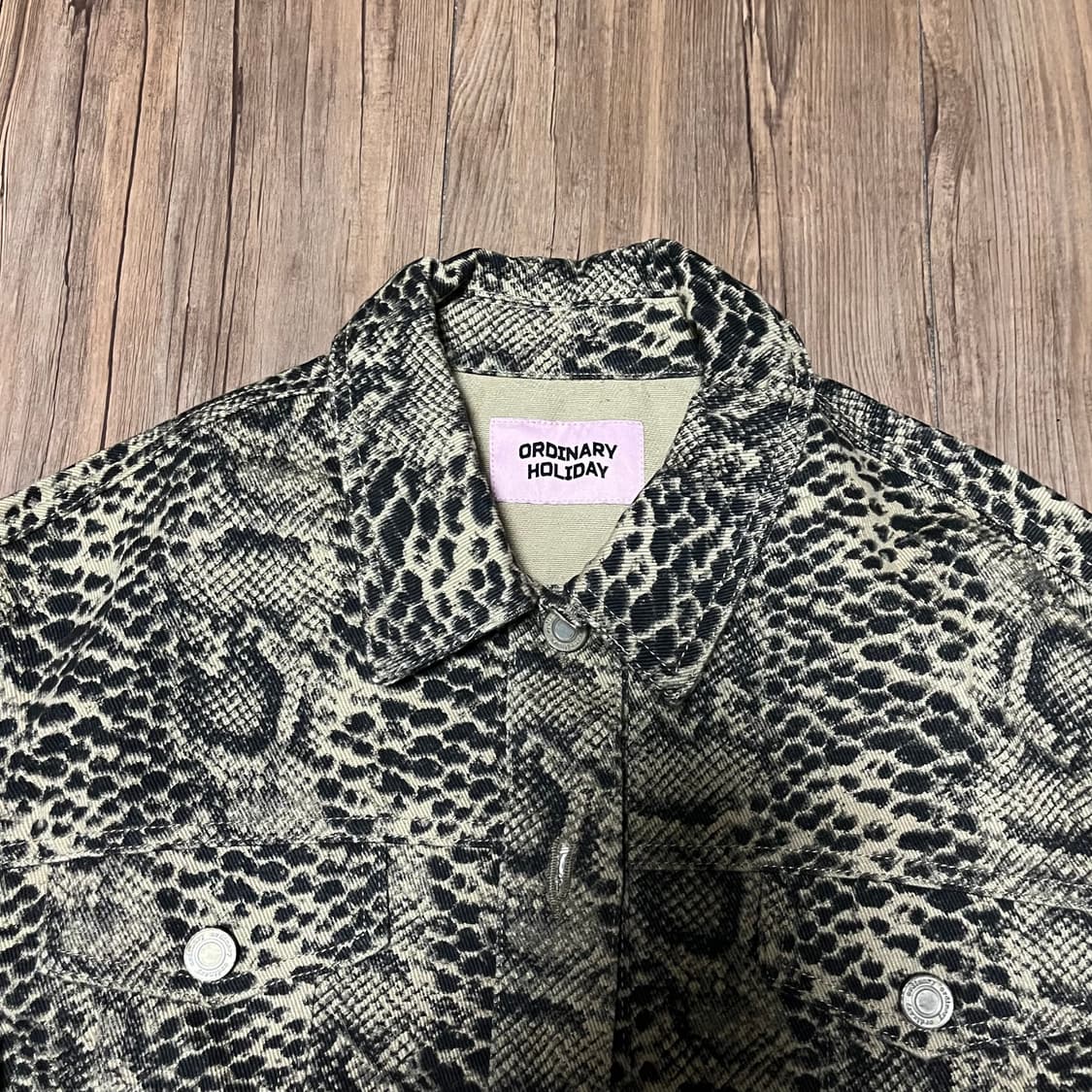 [오디너리 홀리데이]애니멀 프린팅 크롭 트리커 자켓 상품이미지8