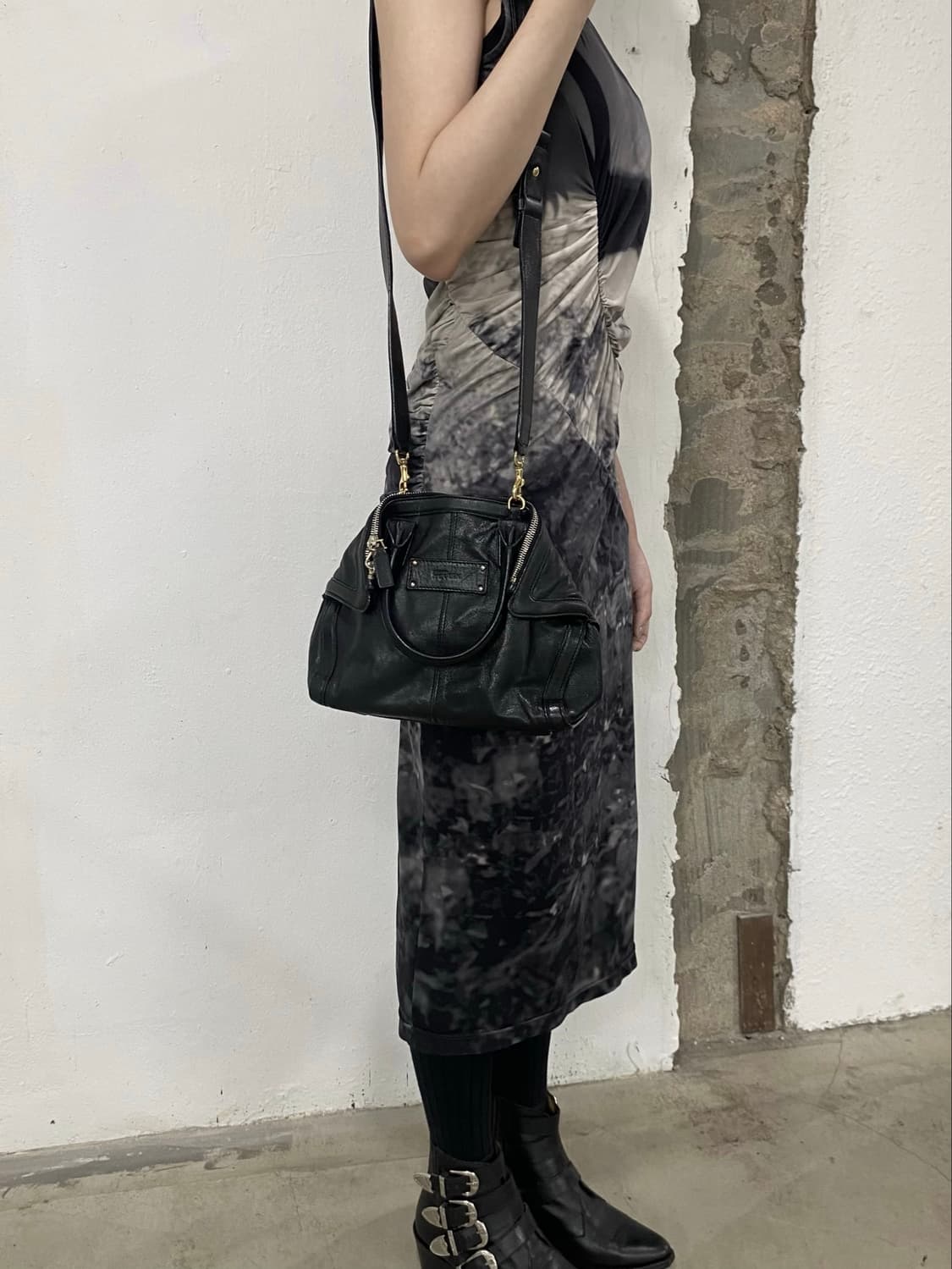 알렉산더 맥퀸 드만타 레더 숄더 백 상품이미지2