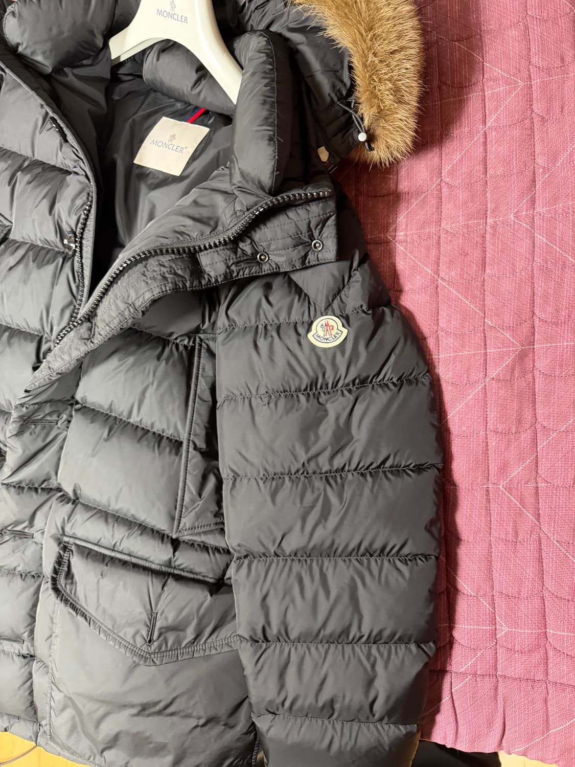 몽클레어 클루니 22fw 사이즈4 상태sss급 판매 상품이미지2