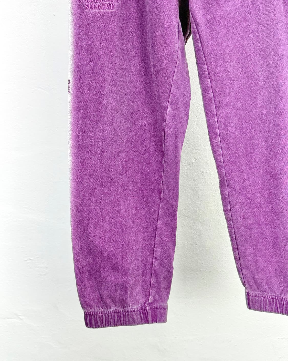 스톤아일랜드 x 슈프림 22ss 스트라이프 퍼플 스웨트 팬츠 상품이미지4