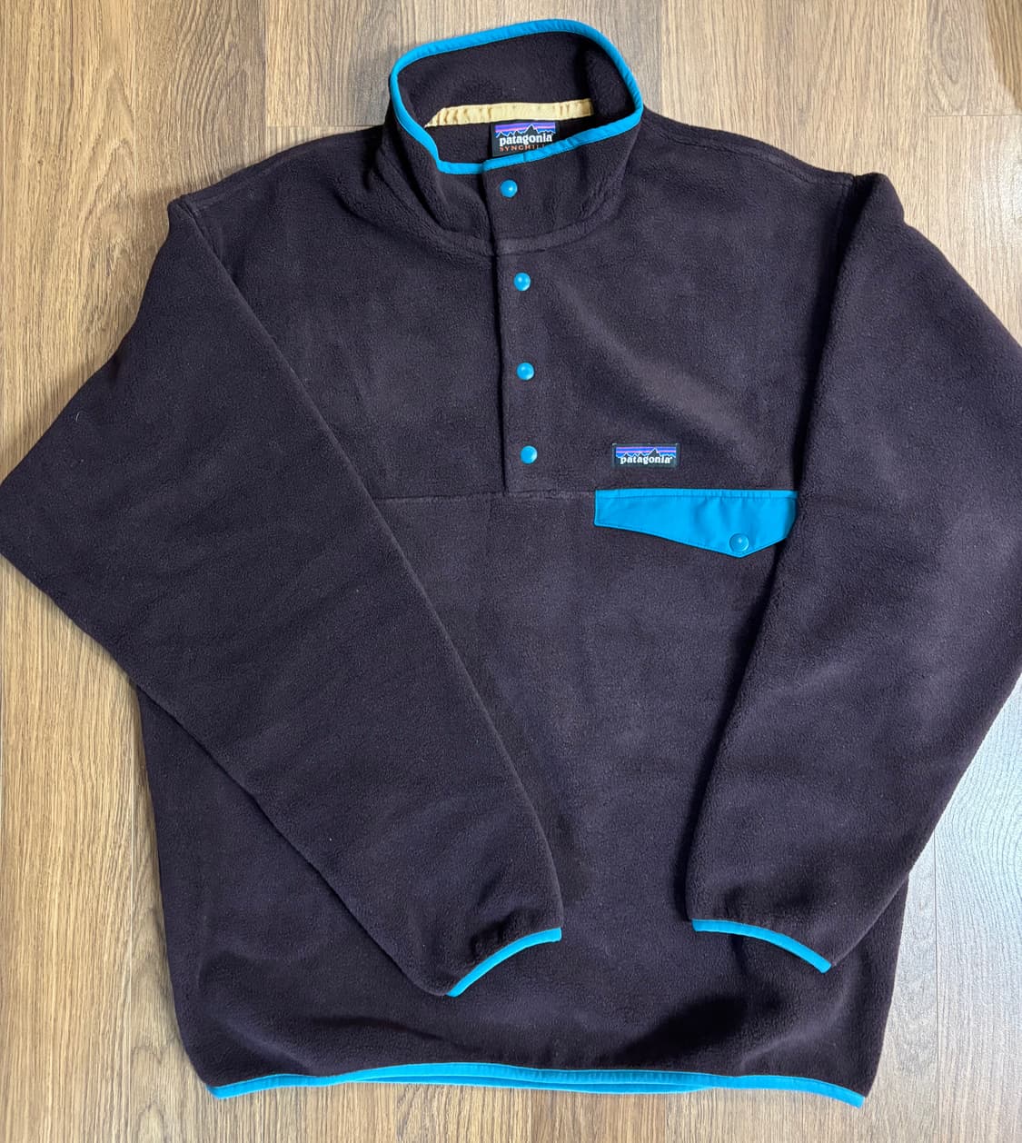 파타고니아 헤비웨이트 신칠라 옵시디언 플럼 M사이즈 팝니다. 상품이미지1