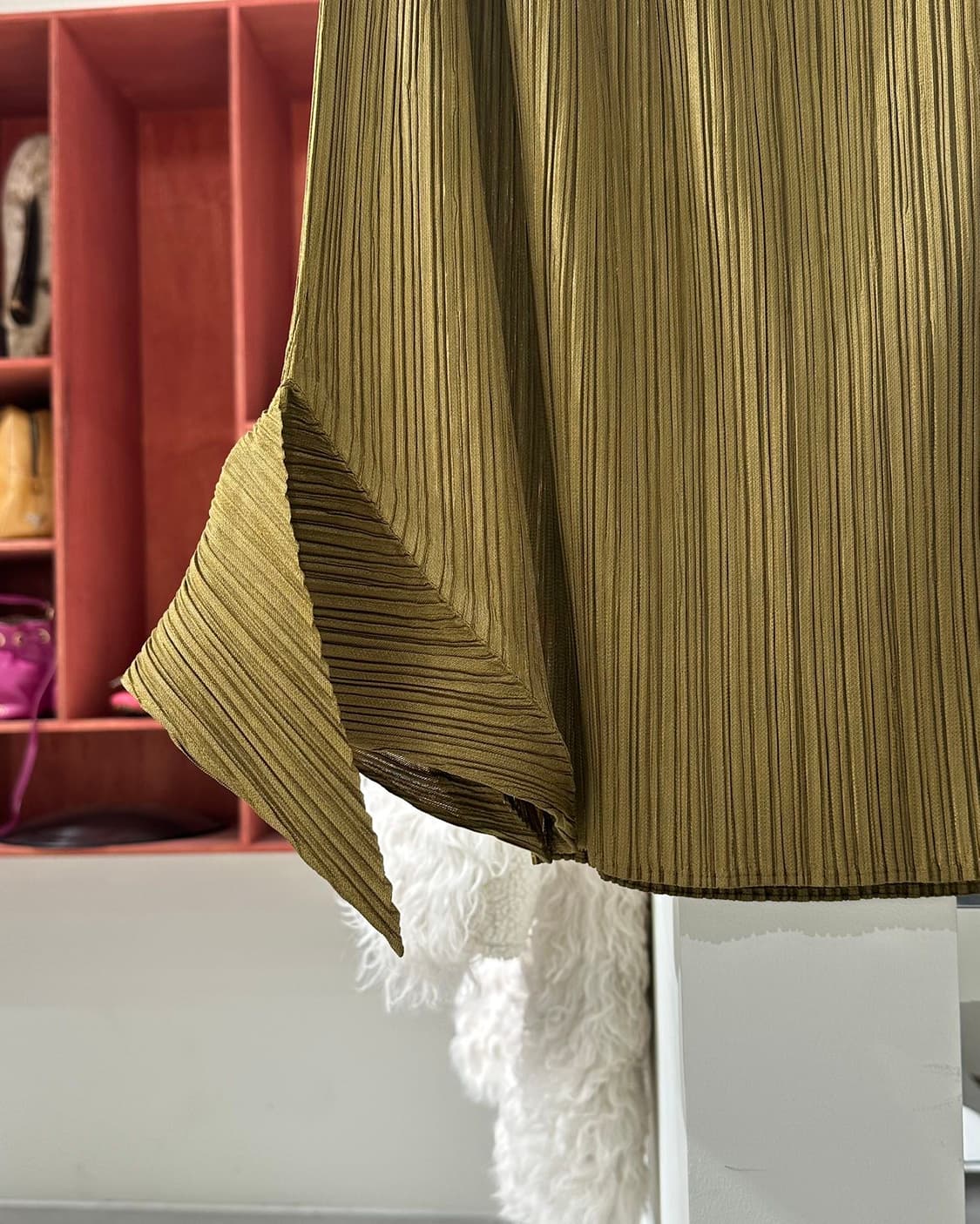 플리츠 플리즈 카키 링컬 미디스커트 상품이미지4