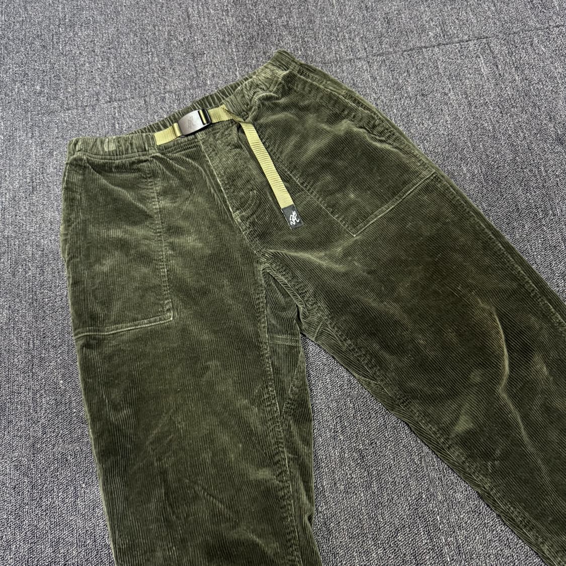 그라미치 루즈테이퍼드 코듀로이 팬츠 상품이미지2