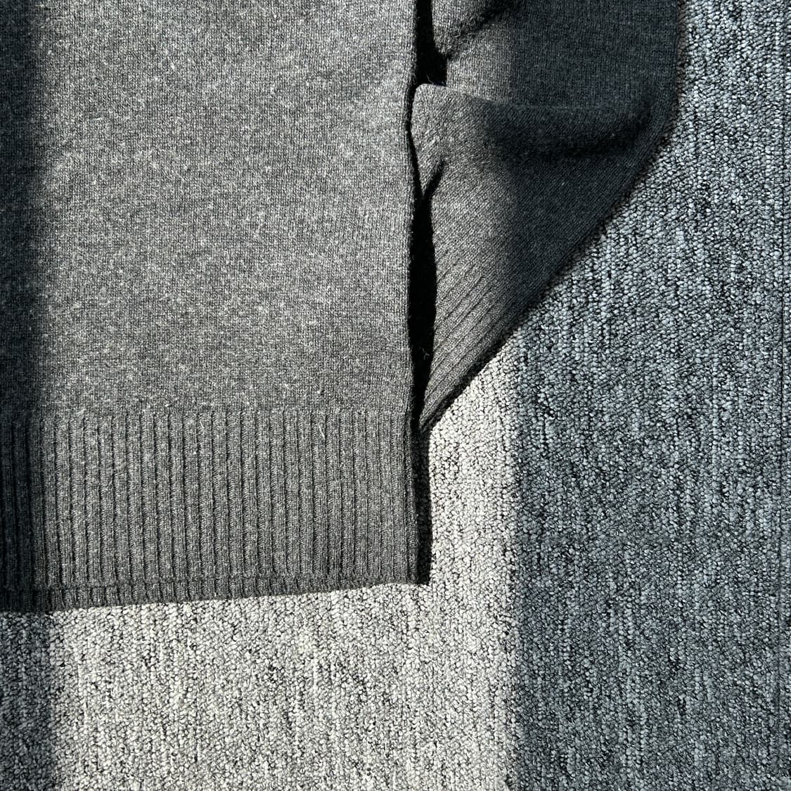 미스치프 차콜 캐시미어 니트 상품이미지3