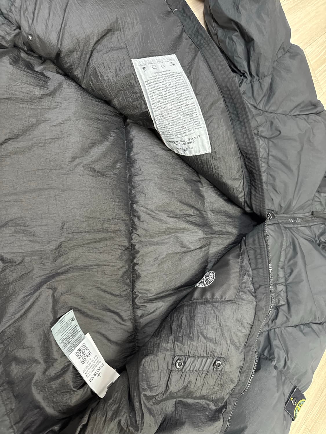 20FW XL 스톤아일랜드 크링클랩스 패딩 블랙 상품이미지4