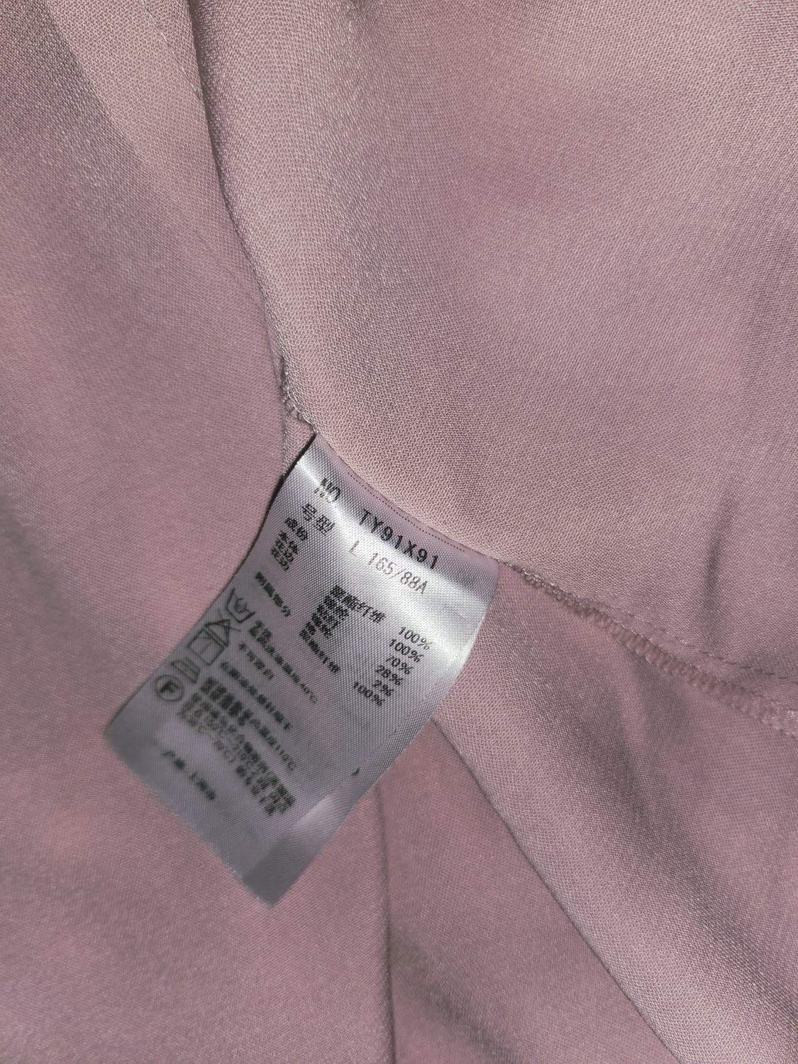 axes femme 엑시즈팜 레이스

하트단추 프릴 핑크 블라우스 지뢰계 상품이미지5