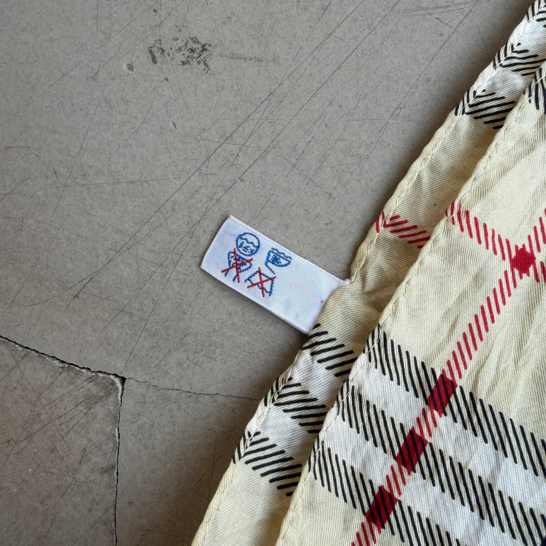 버버리 스퀘어 실크 스카프 상품이미지5