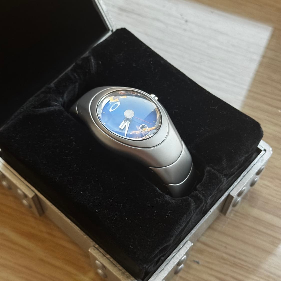 오클리 타임밤 아이콘 블루 시계 상품이미지2