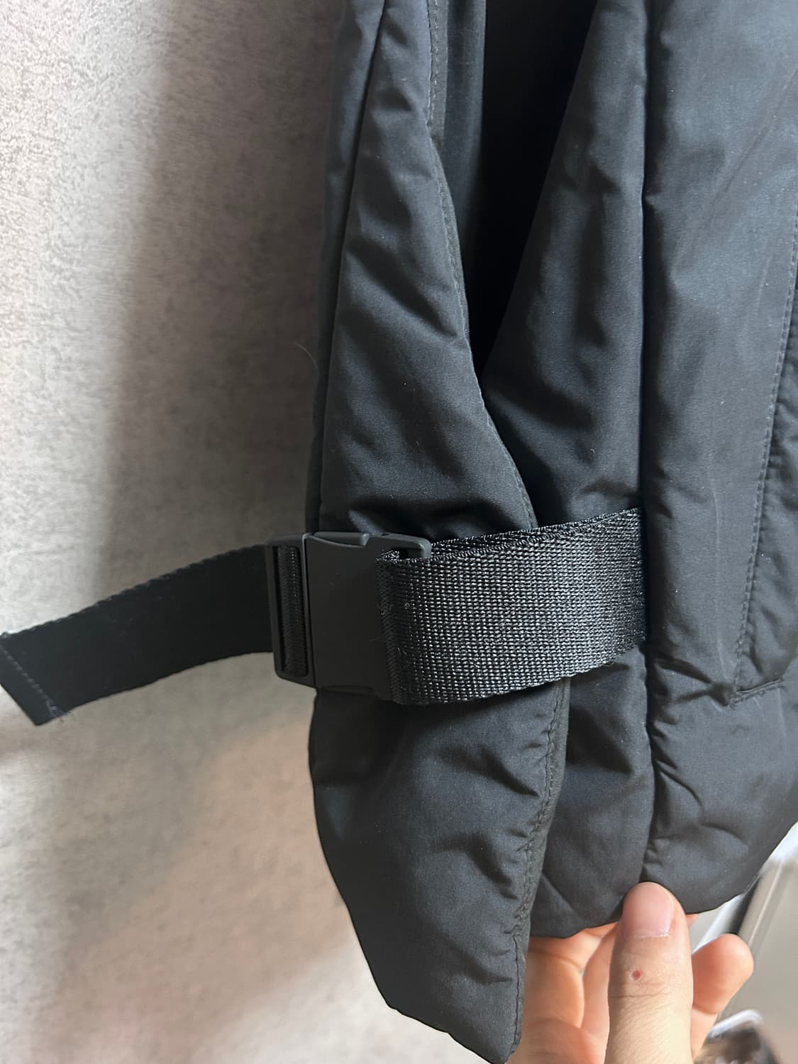 COS 코스 버클 사이드 패딩 후드 질레 상품이미지4