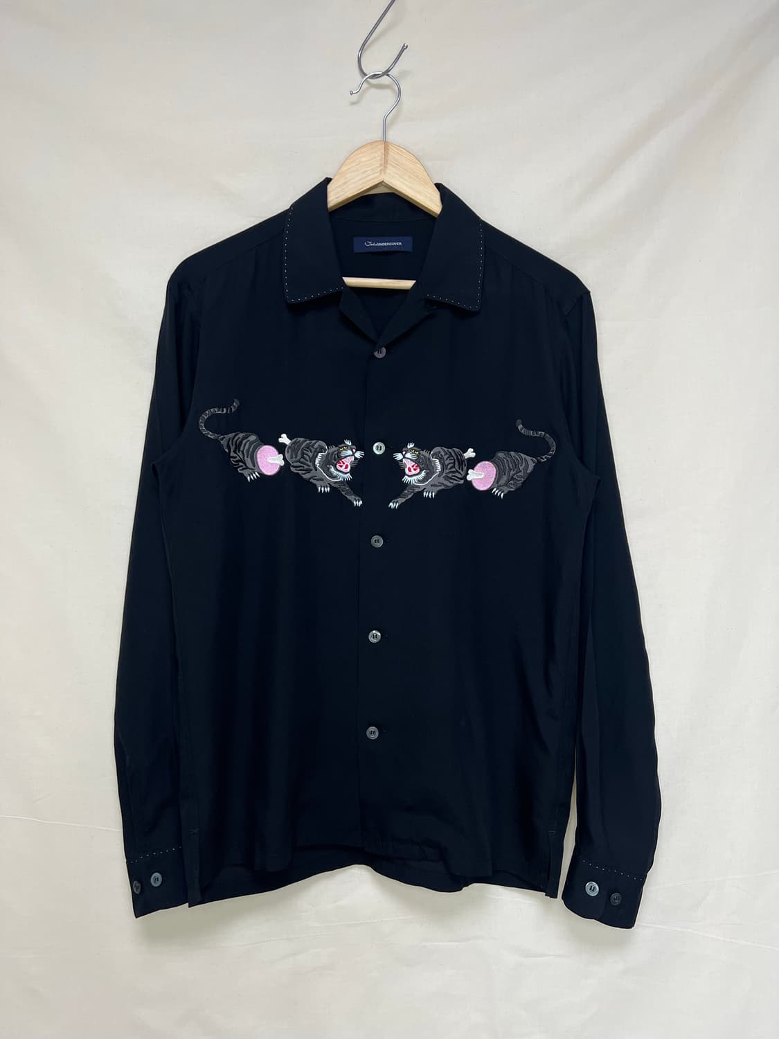 존 언더커버 타이거 엠브로이드 셔츠 상품이미지1