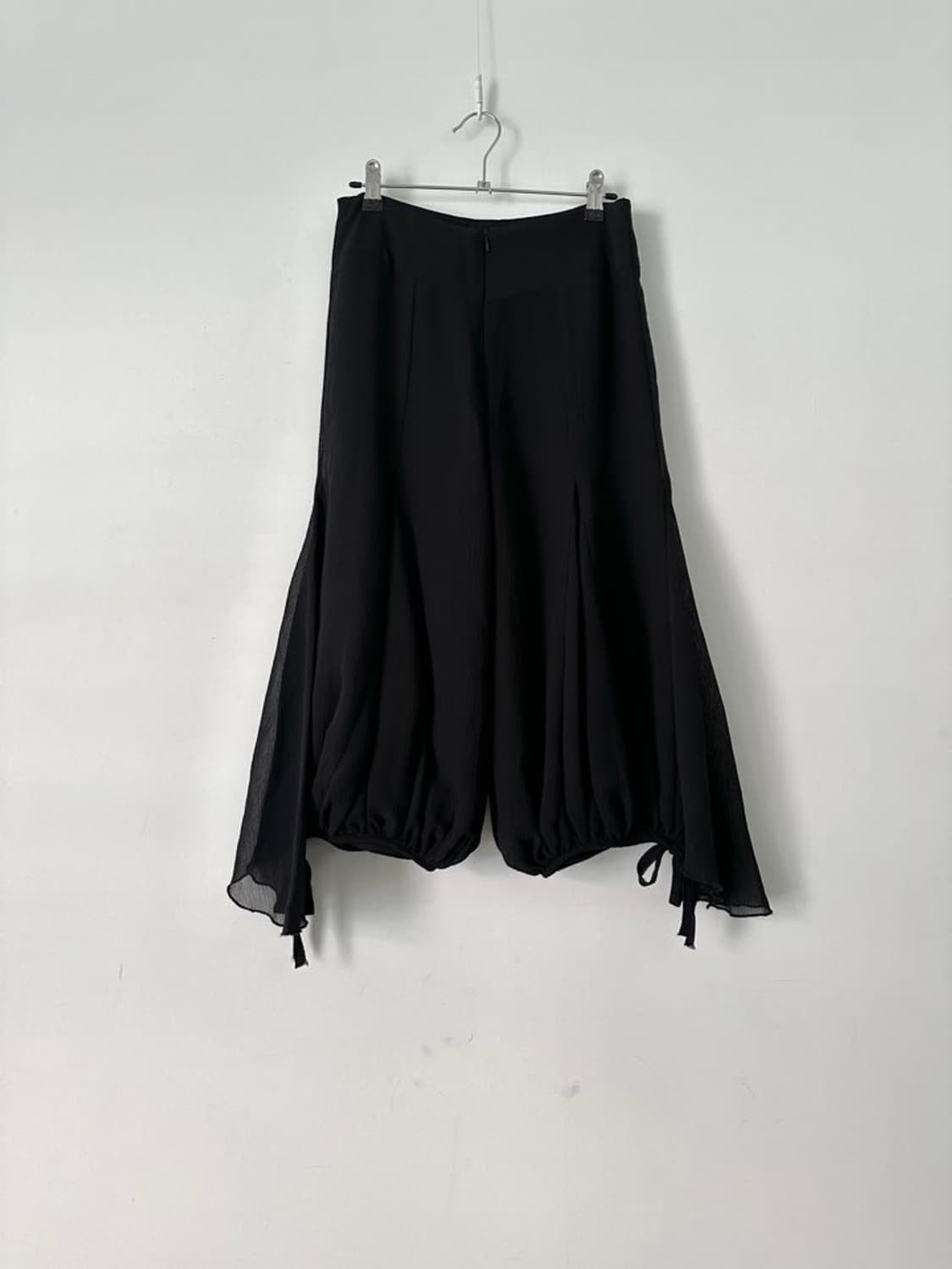 Magical ruffle ribbon crop pants / black 상품이미지1