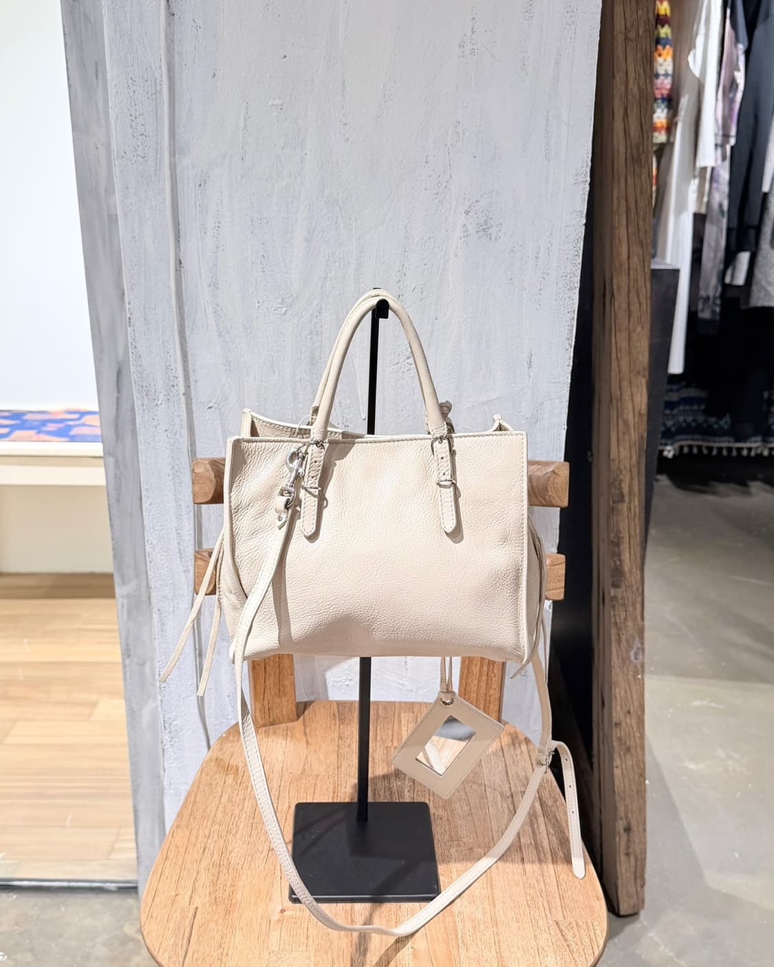 발렌시아가 아이보리 파피에르 a6 토트백 상품이미지5