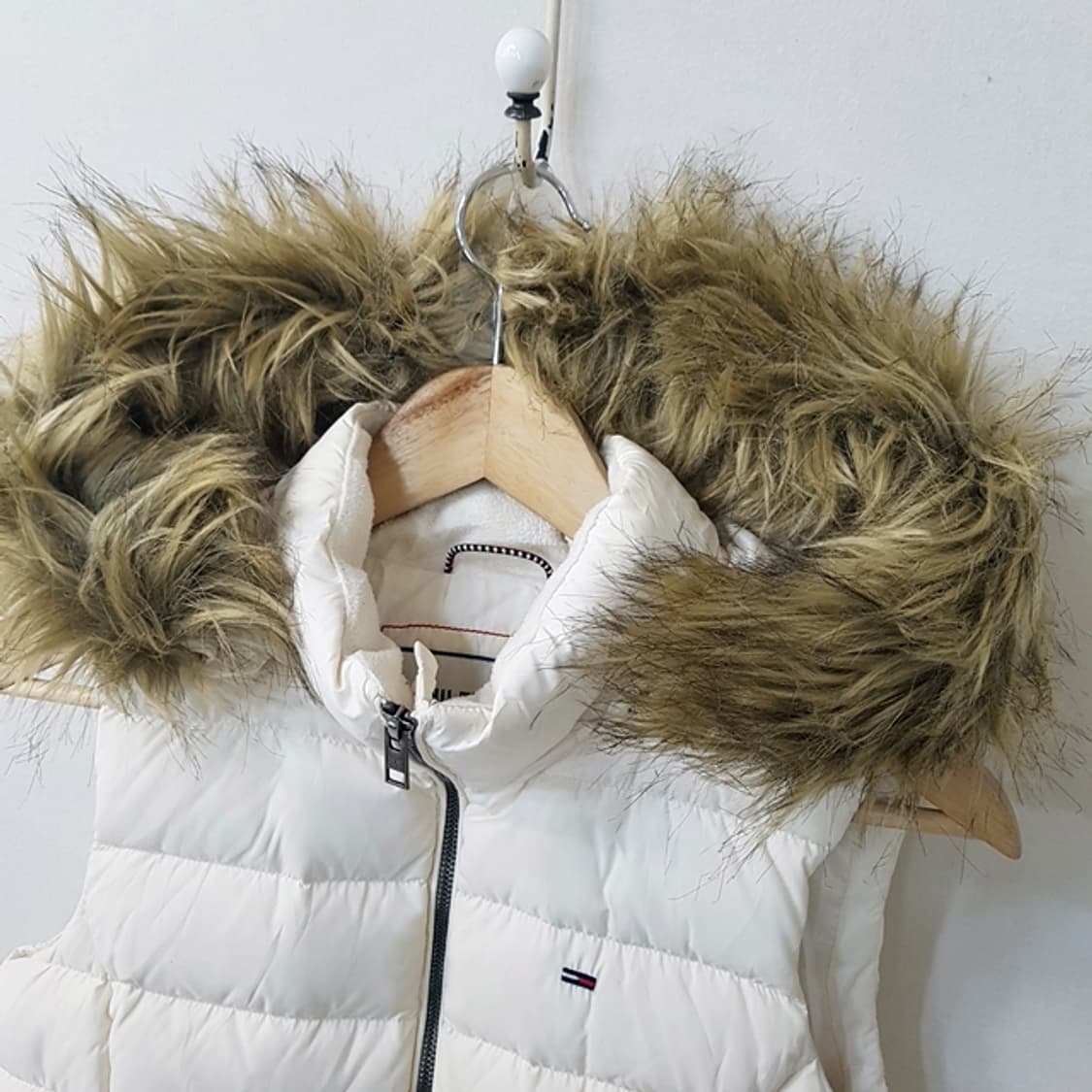 HILFIGER DENIM 다운 패딩 조끼 화이트 상품이미지2