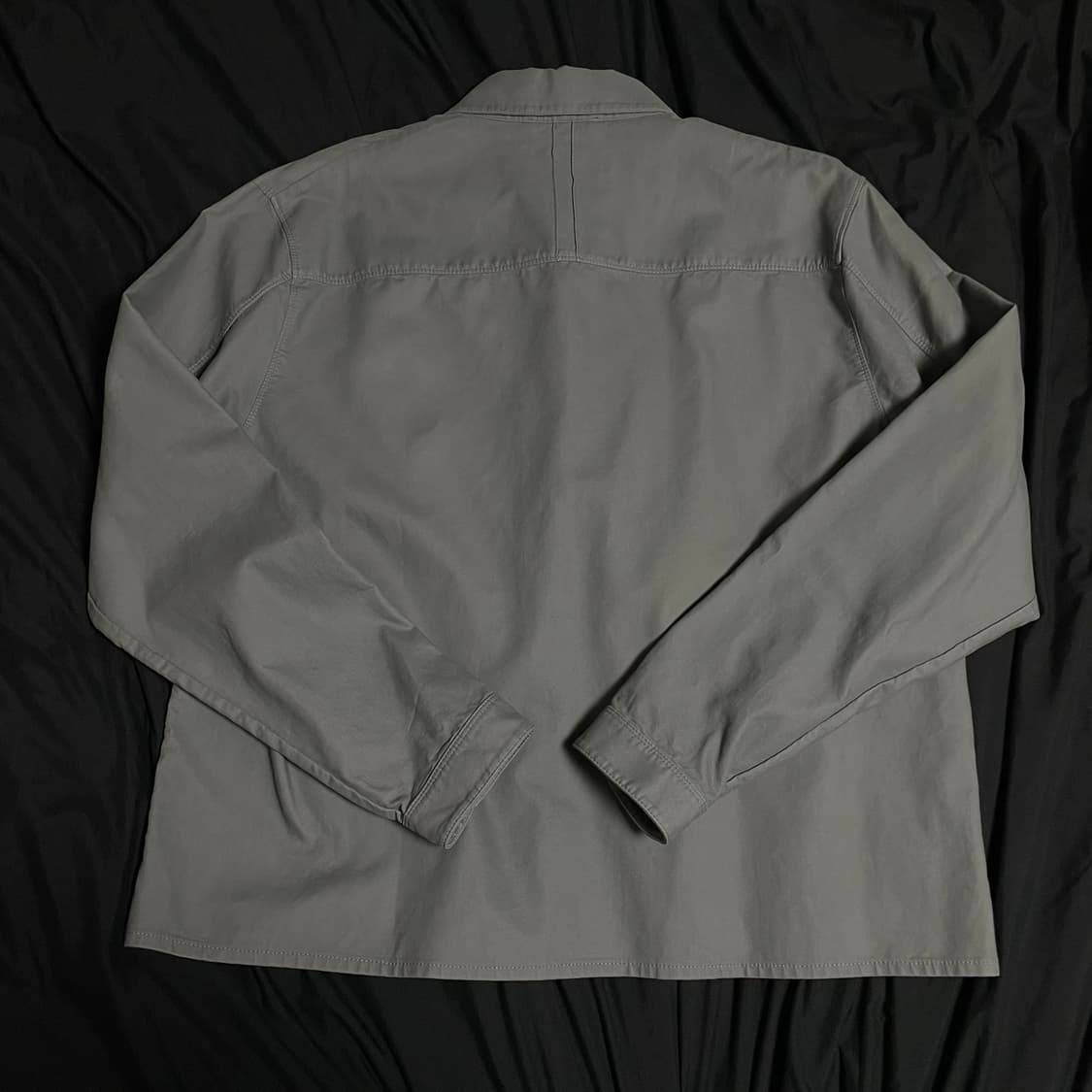 COS 레귤러 핏 라이트웨이트 오버셔츠 상품이미지2