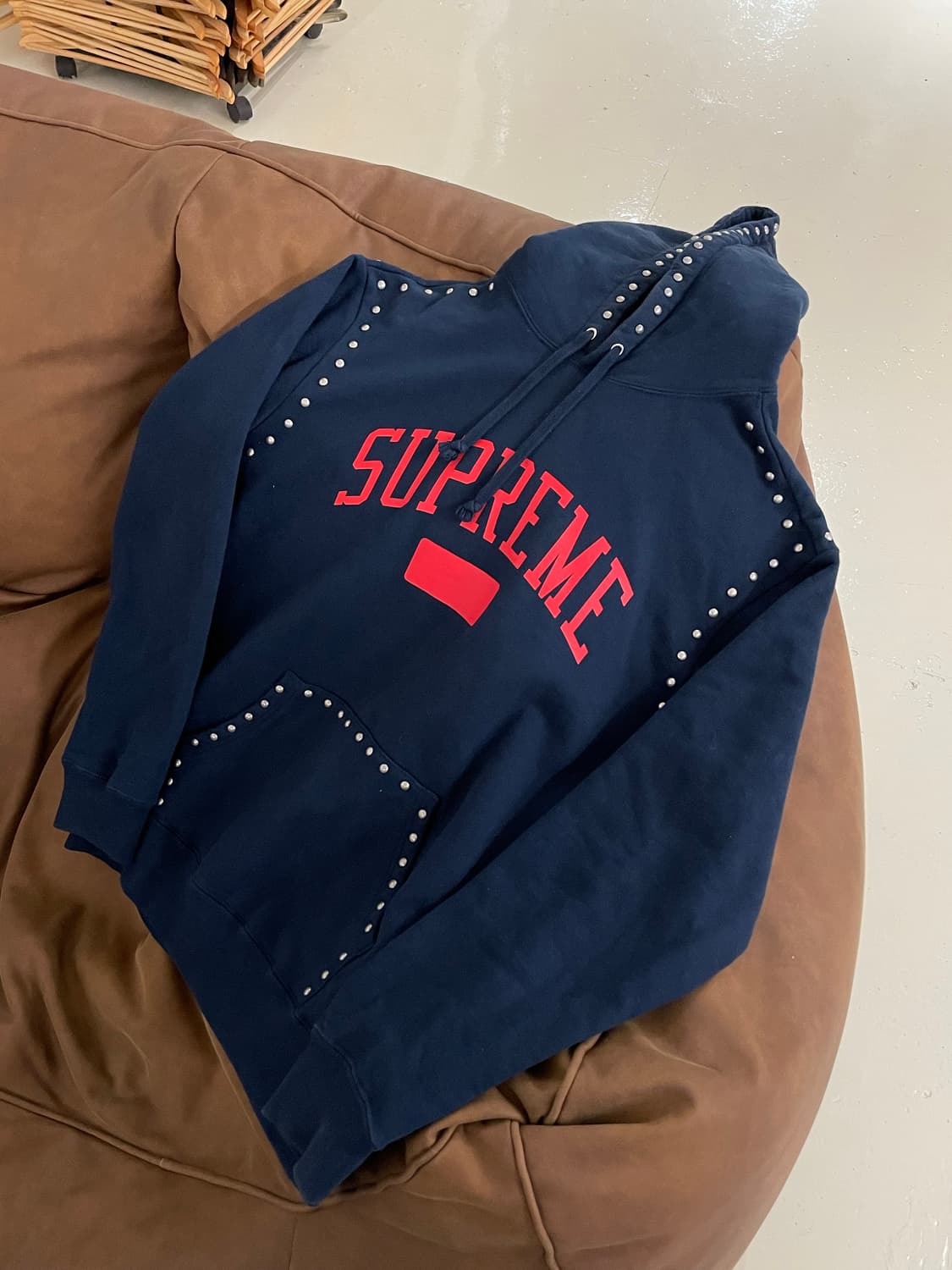 18FW Supreme 슈프림 스터디드 후드티 상품이미지4