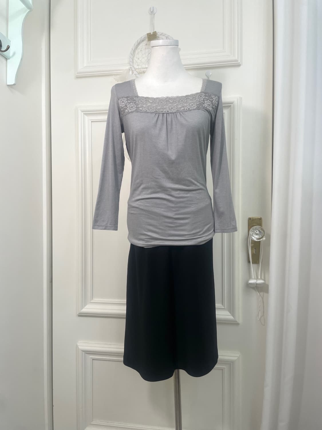 gray lace shirring square-neck span top 상품이미지2