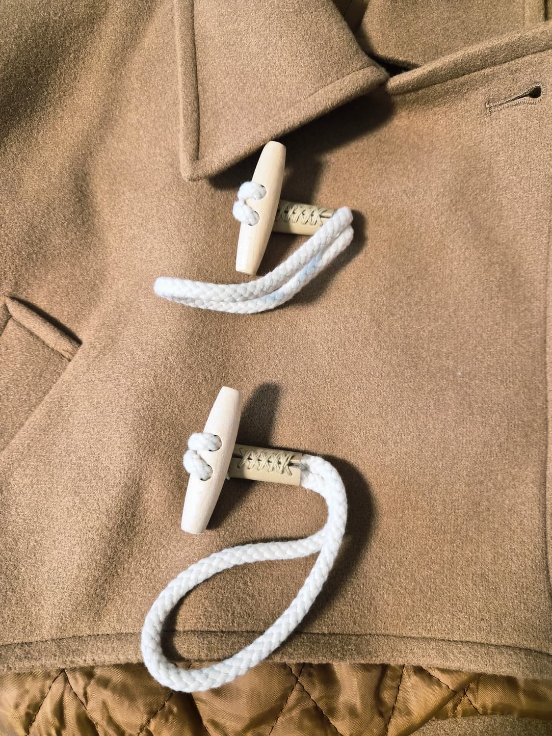 밤볼리나(BAMBOLINA) 크롭 토글 핸드메이드 코트 (카멜/베이지) 상품이미지5